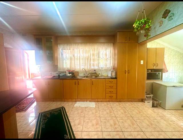 4 BEDROOM HOUSE FOR SALE IN YELLOWWOOD PARK